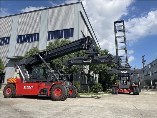 20ft & 40ft Cargo Container Stacker com Cummins Motor ZF 5WG261 Transmissão AUTO