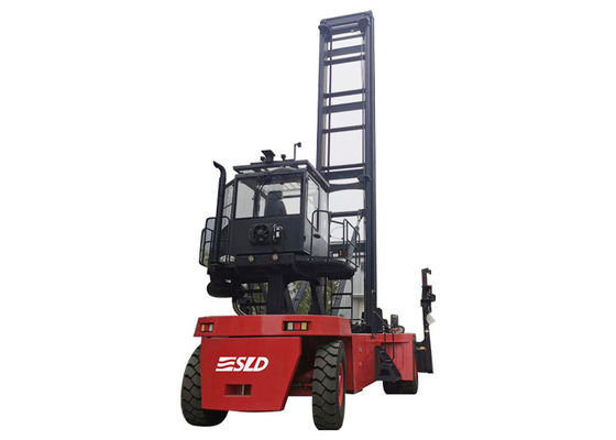 Manuseador de contêineres vazios vermelho com eixo de acionamento Kessler D102PL341 e motor CUMMINS