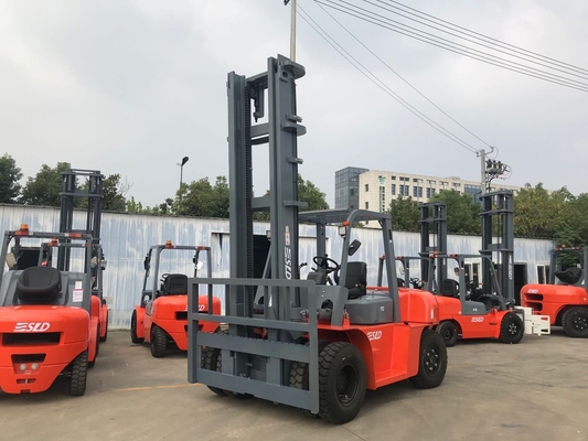 7 altura de levantamento 6m do mastro da fase de Ton Diesel Forklift Truck With 2
