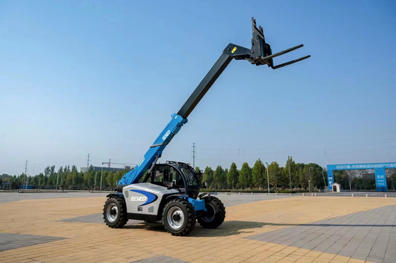 Empilhadeira Telescópica para Terreno Acidentado Mini 4x4 2,5 Toneladas 6m Altura de Elevação