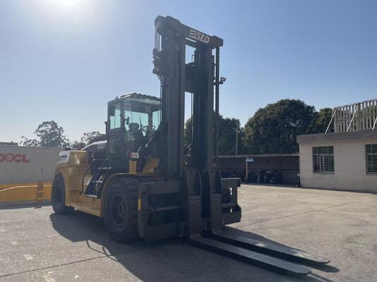 15000kgs Peso de serviço Elevador pesado de empilhadeira Opções personalizadas que oferecem desempenho e segurança no manuseio de materiais pesados