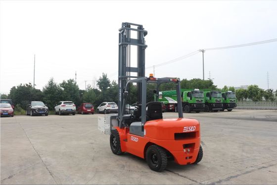 Caminhão de empilhadeira diesel de ISUZU Engine FD40 8k 4t com braçadeira do pacote