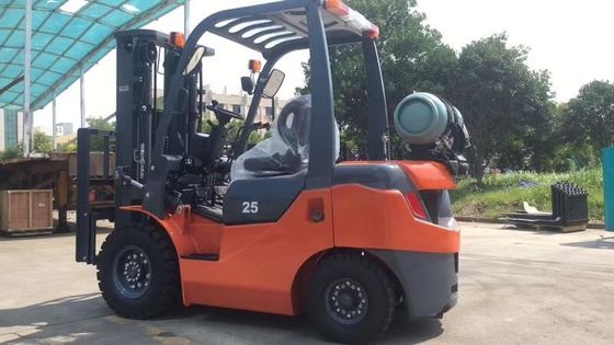 O mastro de FY25 3000mm levanta a empilhadeira dobro da gasolina do combustível 2,5 toneladas