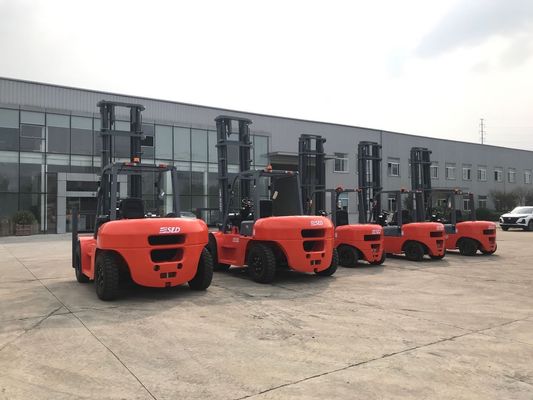 FD70 6m 7 Triplex livres completos de Ton Diesel Forklift Truck With