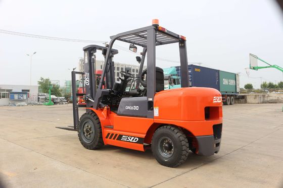 3 Ton Diesel Counterbalance Forklift Truck com o pneu pneumático de quatro rodas