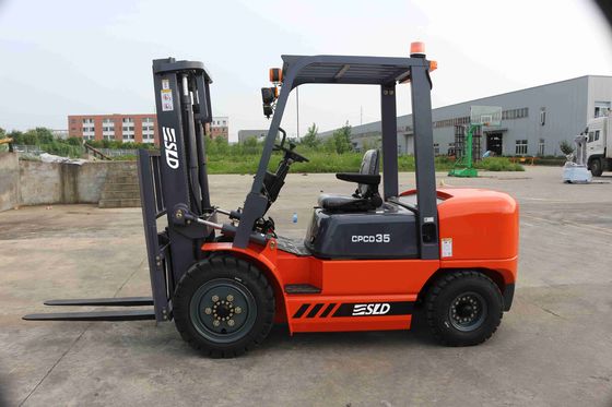 O caminhão de empilhadeira diesel hidráulico avaliou a capacidade 3500Kgs com OPS/ORS Seat