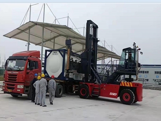 Equipamento de manuseio de contentores vermelho com capacidade de descarga de 71400 kg