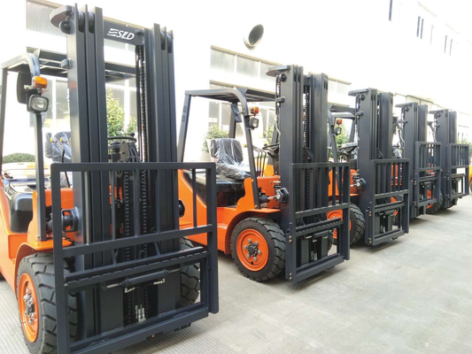 Transmissão automática 2,5 Ton Diesel Forklift With Double diesel/mastro livre completo Triplex